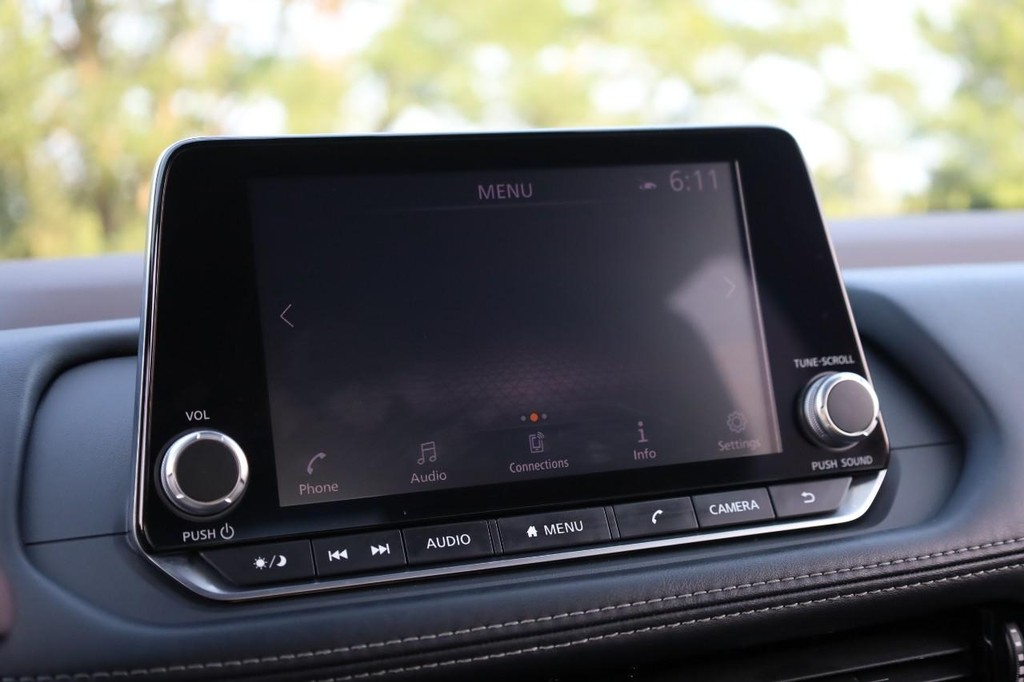 Nissan Rogue Vehicle Full-screen Gallery Image 13