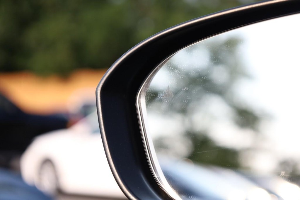 Nissan Rogue Vehicle Full-screen Gallery Image 21