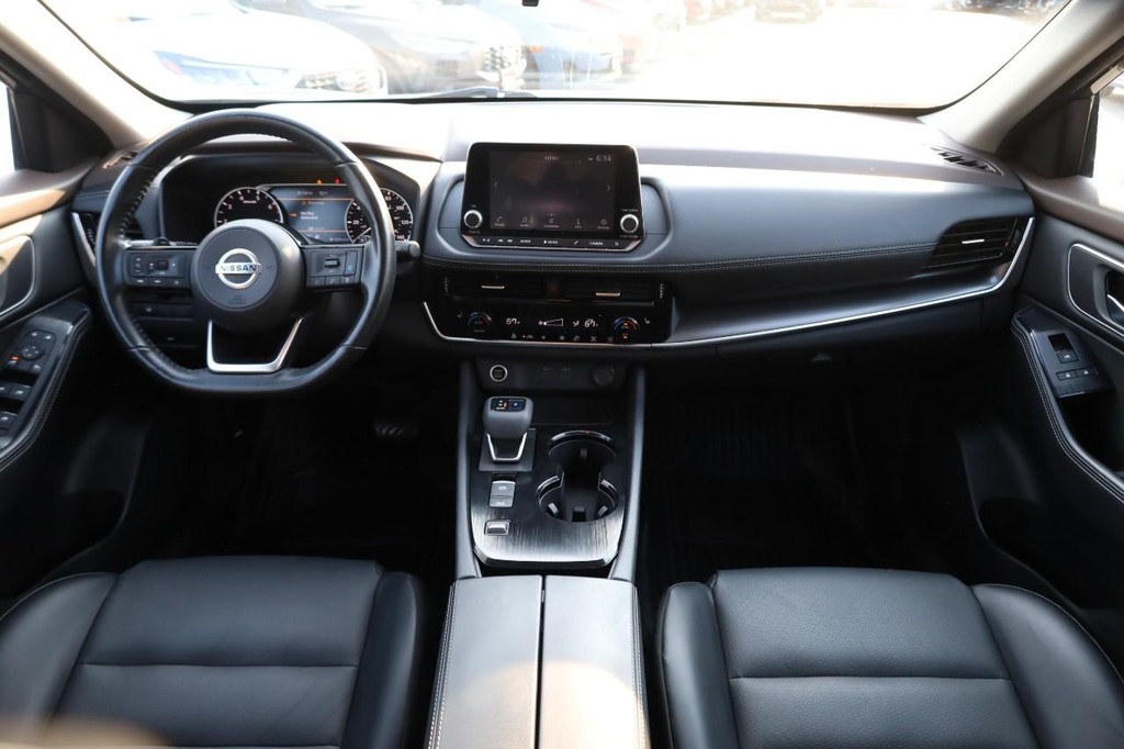 Nissan Rogue Vehicle Full-screen Gallery Image 24