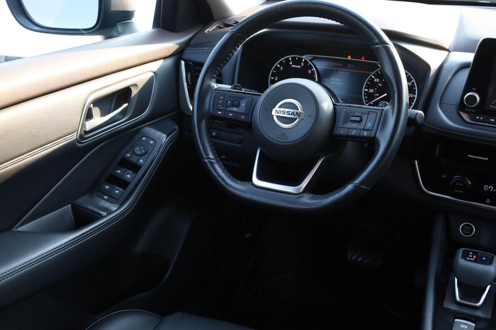 Nissan Rogue Vehicle Full-screen Gallery Image 25