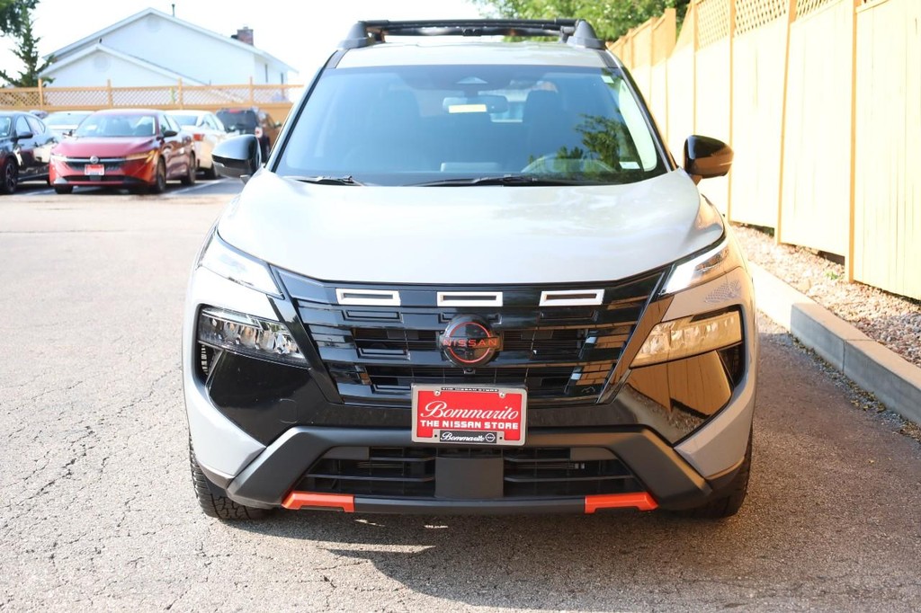 Nissan Rogue Vehicle Full-screen Gallery Image 4