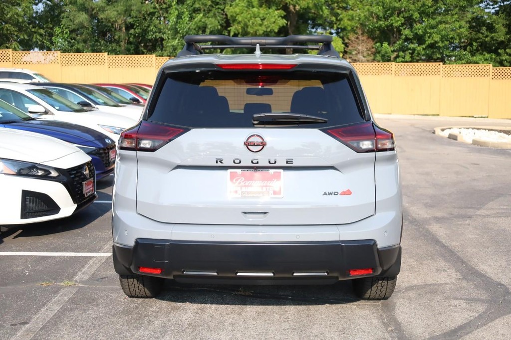 Nissan Rogue Vehicle Full-screen Gallery Image 6