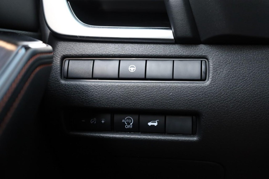 Nissan Rogue Vehicle Full-screen Gallery Image 19