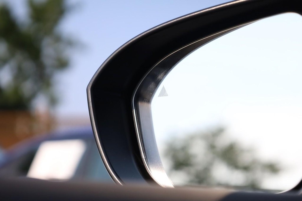 Nissan Rogue Vehicle Full-screen Gallery Image 20