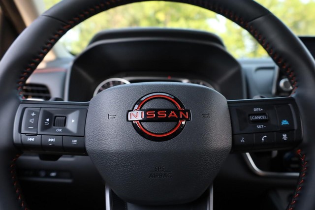 Nissan Rogue Vehicle Image 09