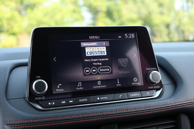 Nissan Rogue Vehicle Image 11