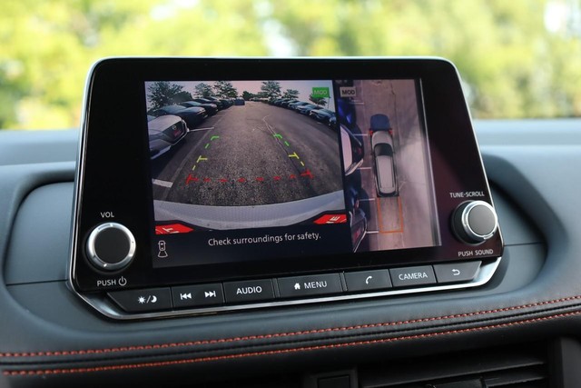 Nissan Rogue Vehicle Image 12