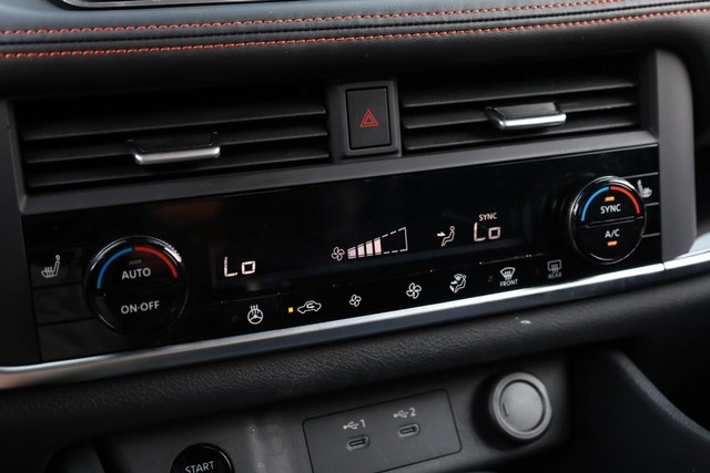 Nissan Rogue Vehicle Image 13