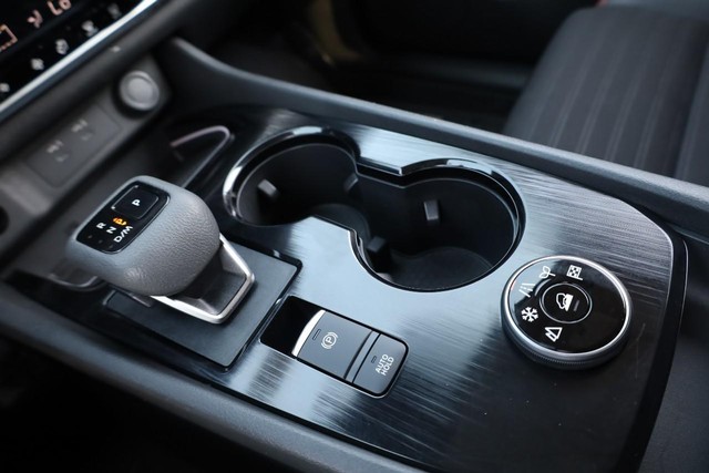 Nissan Rogue Vehicle Image 15