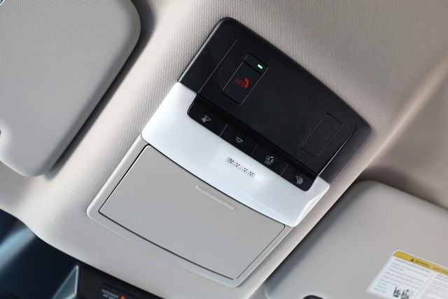 Nissan Rogue Vehicle Image 16