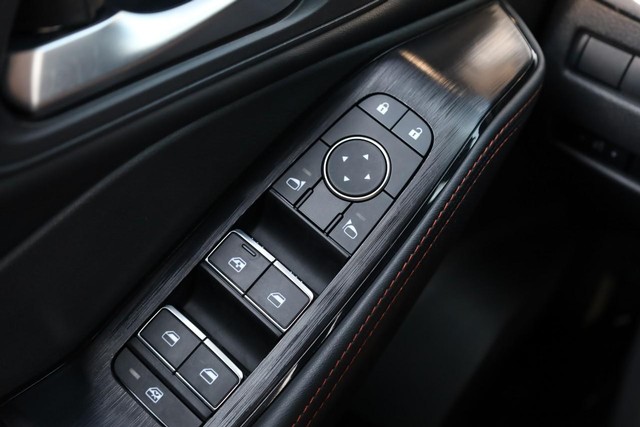 Nissan Rogue Vehicle Image 17