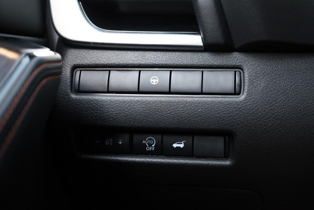 Nissan Rogue Vehicle Image 19