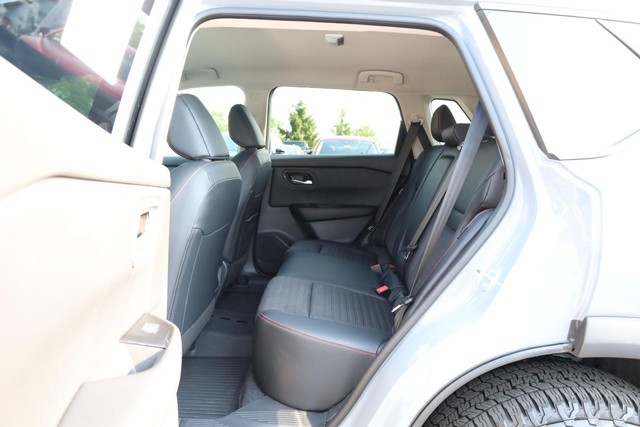 Nissan Rogue Vehicle Image 21