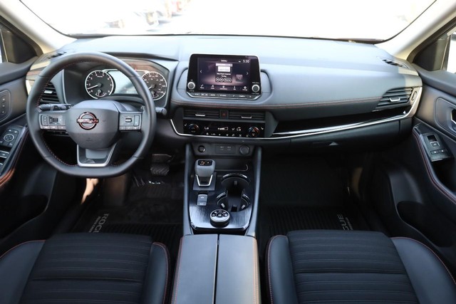 Nissan Rogue Vehicle Image 23
