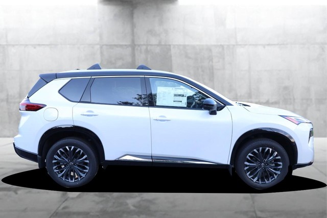 Nissan Rogue Vehicle Image 05