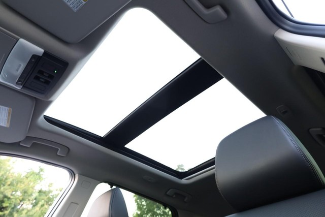 Nissan Rogue Vehicle Image 09