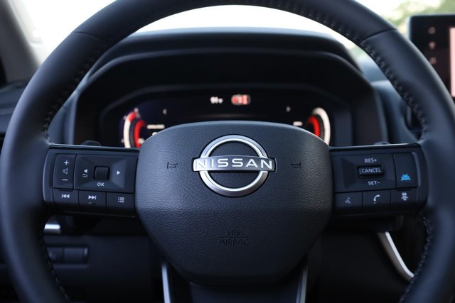 Nissan Rogue Vehicle Image 11