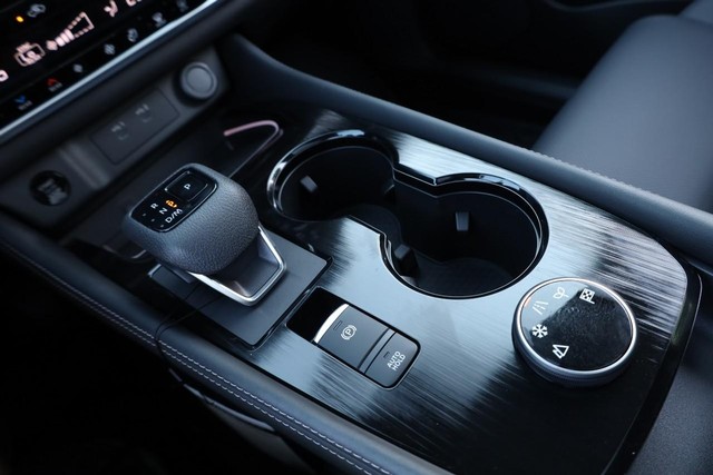 Nissan Rogue Vehicle Image 18