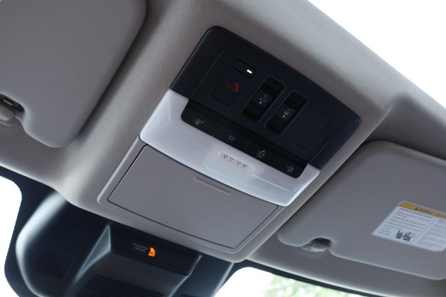 Nissan Rogue Vehicle Image 19
