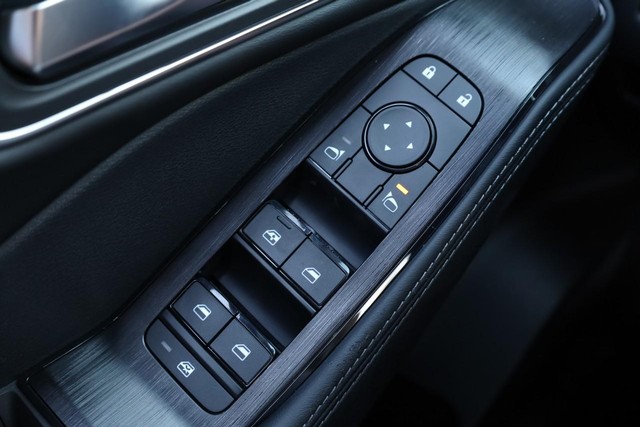 Nissan Rogue Vehicle Image 20