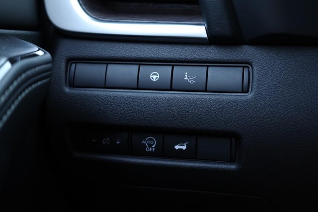 Nissan Rogue Vehicle Image 22