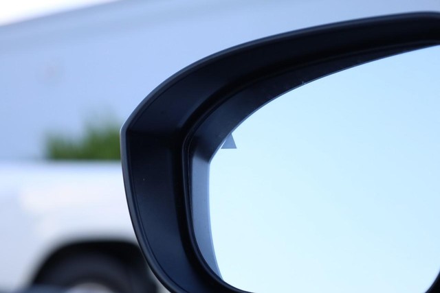 Nissan Rogue Vehicle Image 23