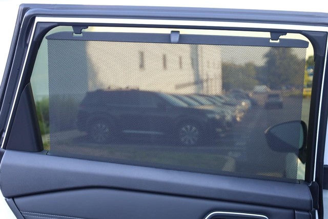 Nissan Rogue Vehicle Image 25