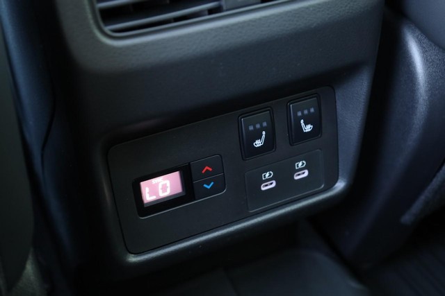 Nissan Rogue Vehicle Image 27