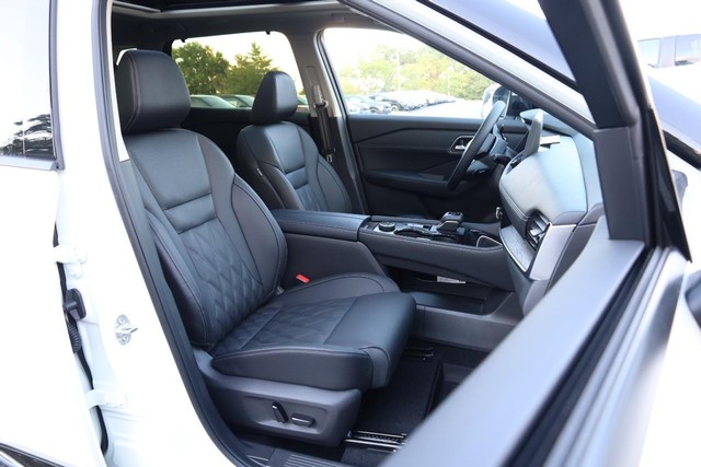 Nissan Rogue Vehicle Image 30