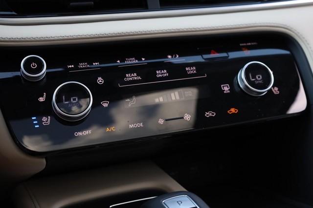 INFINITI QX60 Vehicle Image 19