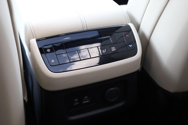 INFINITI QX60 Vehicle Image 29