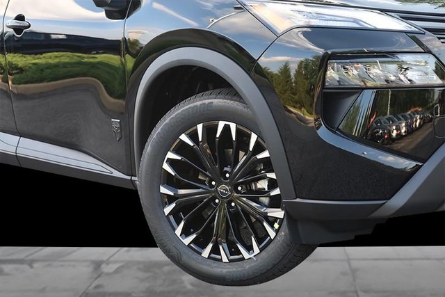 Nissan Rogue Vehicle Full-screen Gallery Image 3