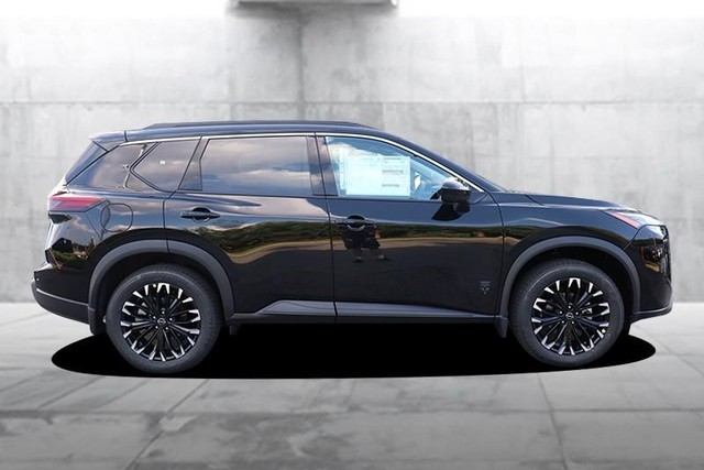 Nissan Rogue Vehicle Full-screen Gallery Image 5