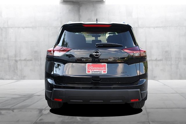 Nissan Rogue Vehicle Full-screen Gallery Image 6