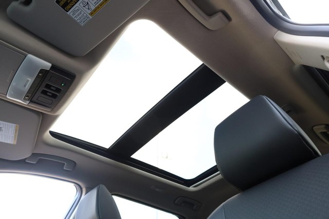 Nissan Rogue Vehicle Full-screen Gallery Image 9