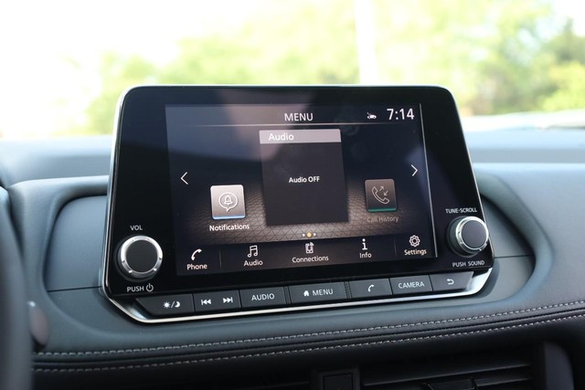 Nissan Rogue Vehicle Full-screen Gallery Image 13