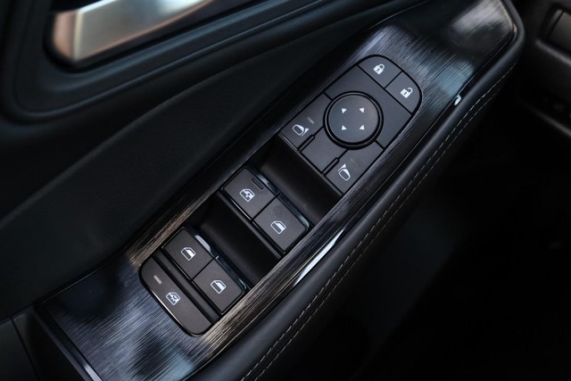 Nissan Rogue Vehicle Full-screen Gallery Image 19