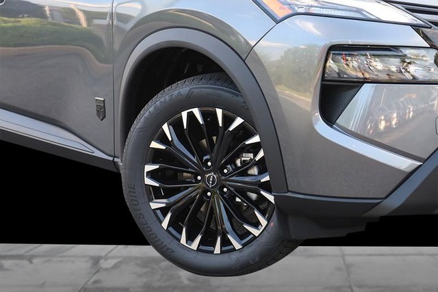 Nissan Rogue Vehicle Image 03