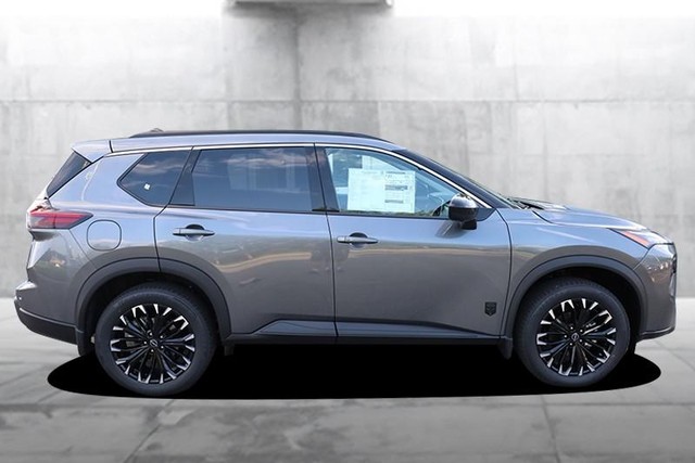 Nissan Rogue Vehicle Image 05