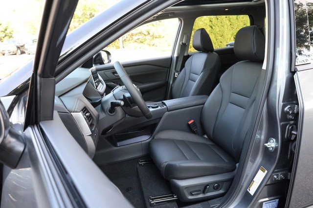 Nissan Rogue Vehicle Image 08