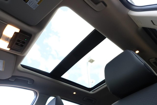 Nissan Rogue Vehicle Image 09