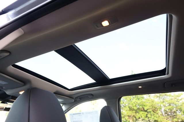 Nissan Rogue Vehicle Image 10
