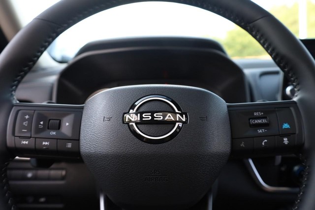 Nissan Rogue Vehicle Image 11