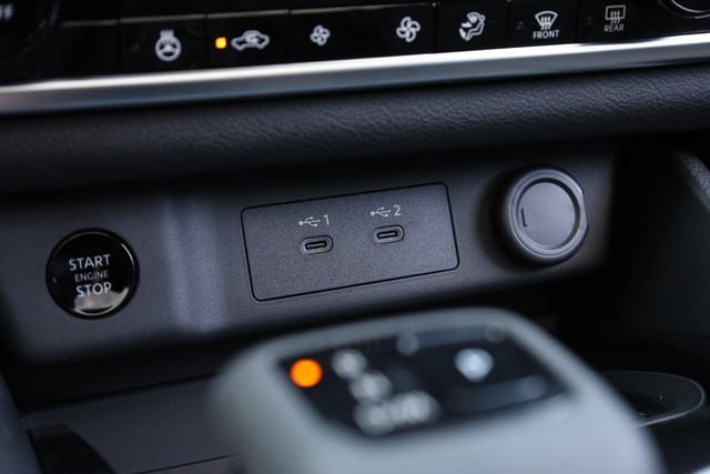 Nissan Rogue Vehicle Image 16