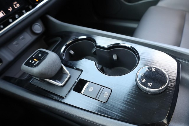 Nissan Rogue Vehicle Image 17