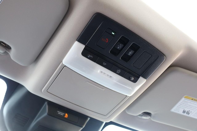 Nissan Rogue Vehicle Image 18