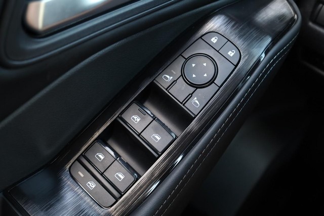 Nissan Rogue Vehicle Image 19