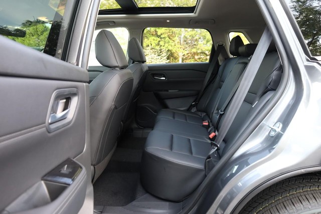 Nissan Rogue Vehicle Image 22