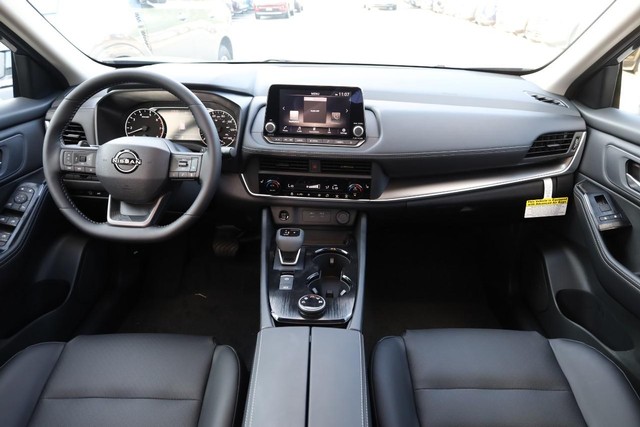 Nissan Rogue Vehicle Image 24