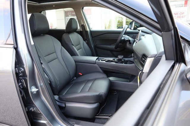 Nissan Rogue Vehicle Image 26